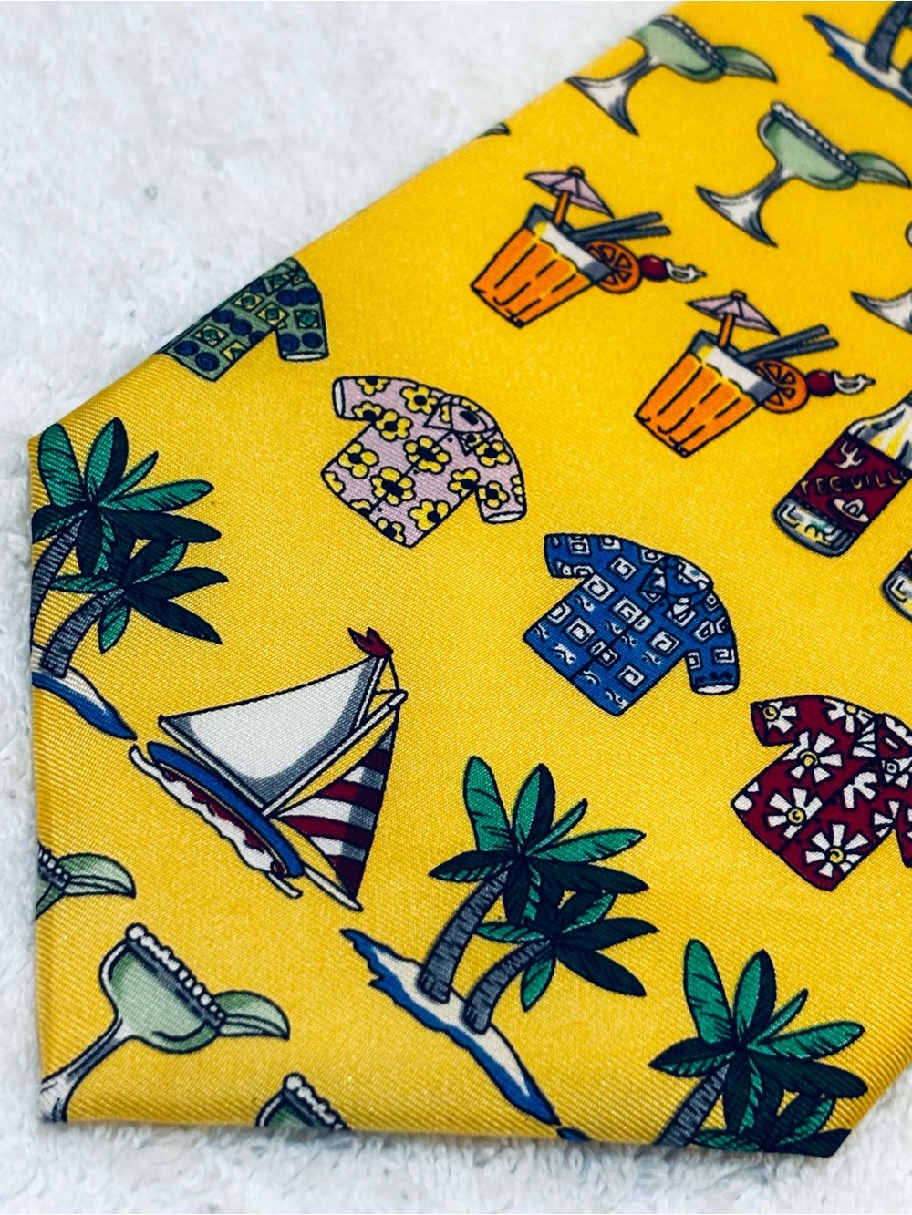 Brand New men’s silk tie Celebrating tropical style
